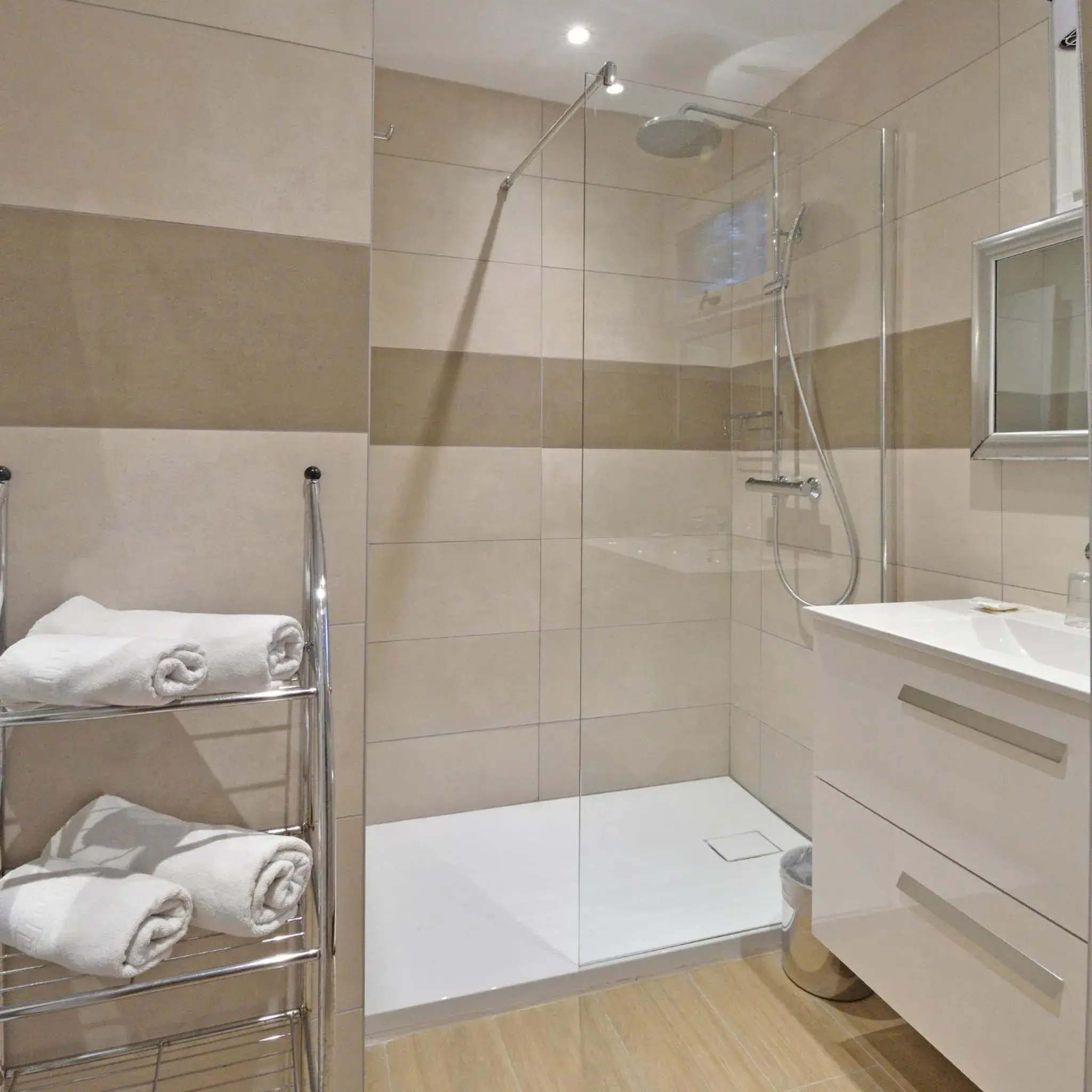 Property building in Bungalows Du Maquis